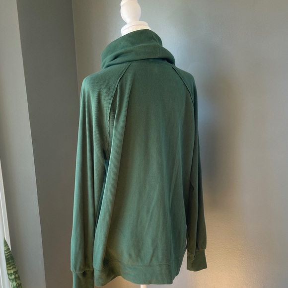 Eddie Bauer Women’s Green Cowl Neck Sweater - Picture 7 of 8